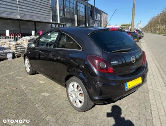 Opel Corsa 1.4 16V Edition - 4