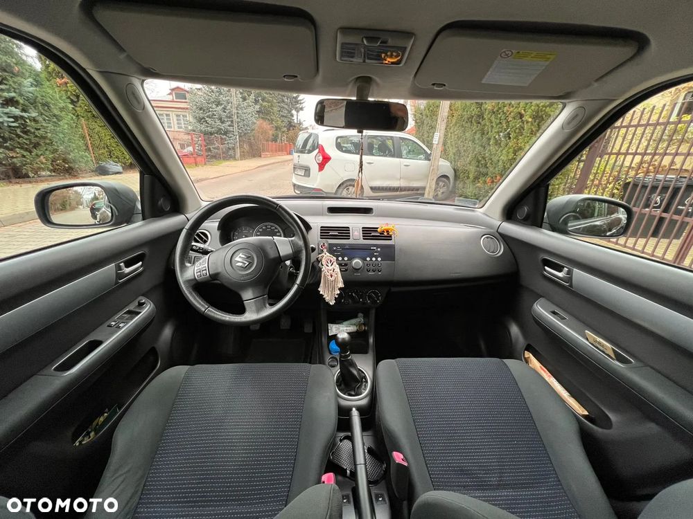Suzuki Swift 1.3 Club - 6