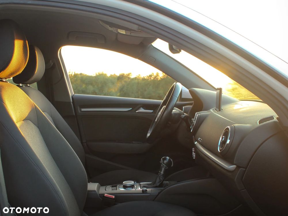 Audi A3 Sportback 35 TFSI S tronic - 33