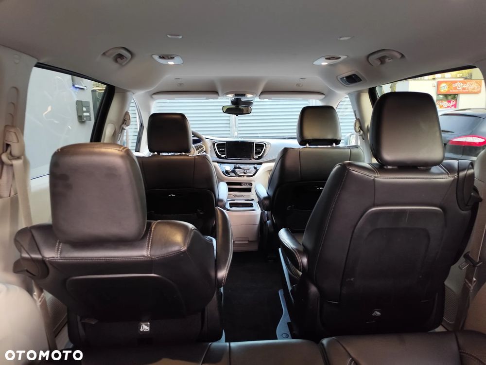 Chrysler Pacifica - 5