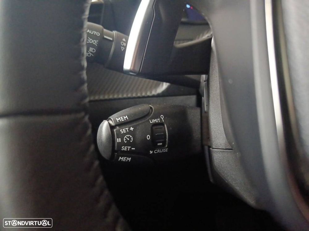 Peugeot 2008 1.2 Hybrid Allure e-DCS6 - 18