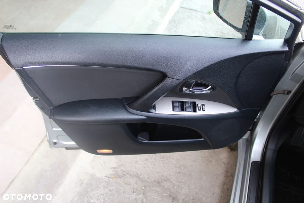 Toyota Avensis - 22