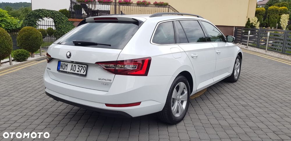 Skoda Superb 2.0 TDI 4x4 DSG Ambition - 8