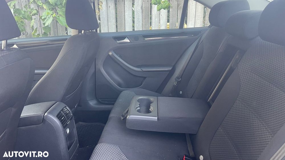 Volkswagen Jetta 1.6 TDI Comfortline - 4