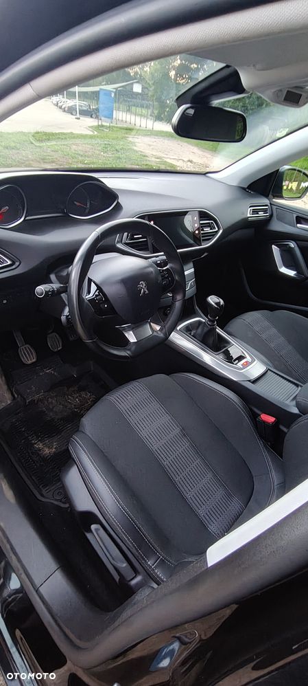 Peugeot 308 - 8