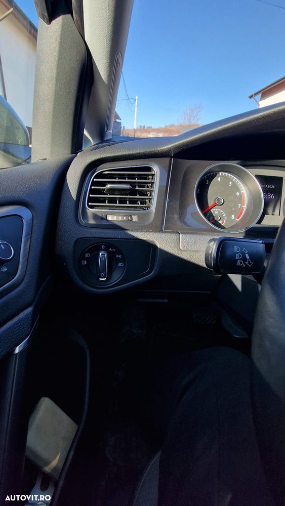 Volkswagen Golf - 11