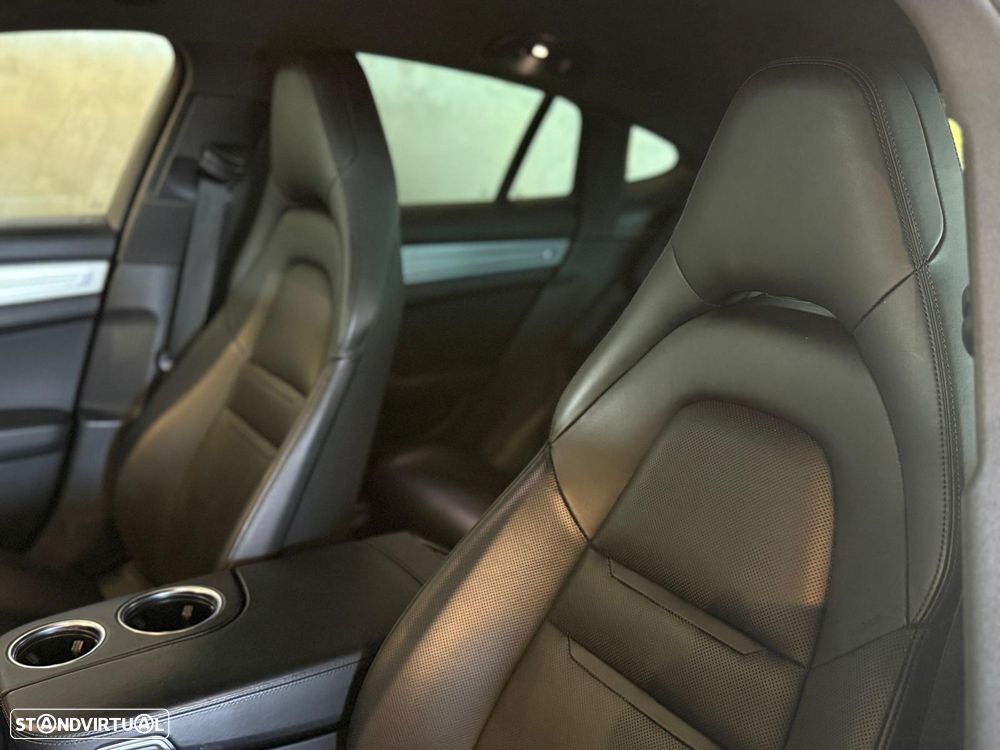 Porsche Panamera 4 S - 26