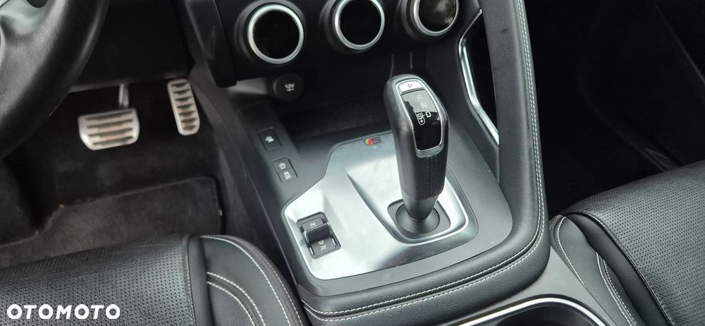 Jaguar E-Pace 2.0 i4D AWD R-Dynamic - 27