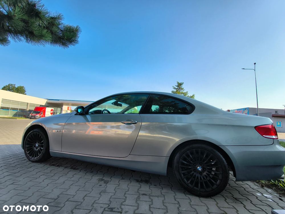 BMW Seria 3 320i - 5