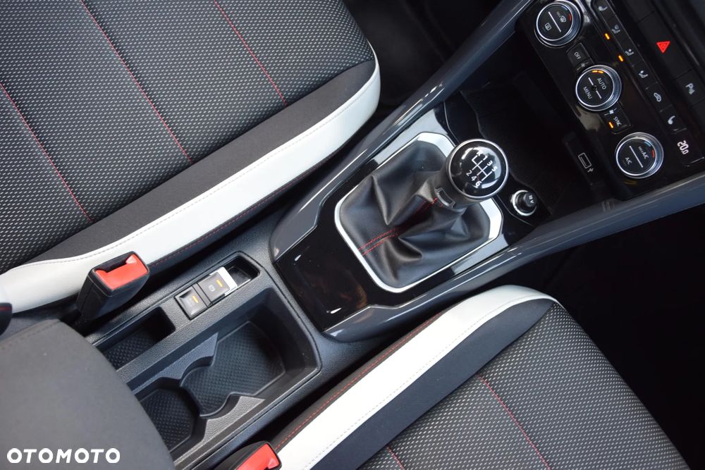 Volkswagen T-Roc 1.5 TSI ACT Premium - 14