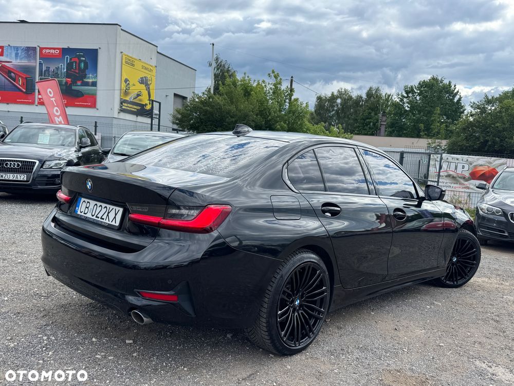 BMW Seria 3 318d Sport Line Shadow - 12