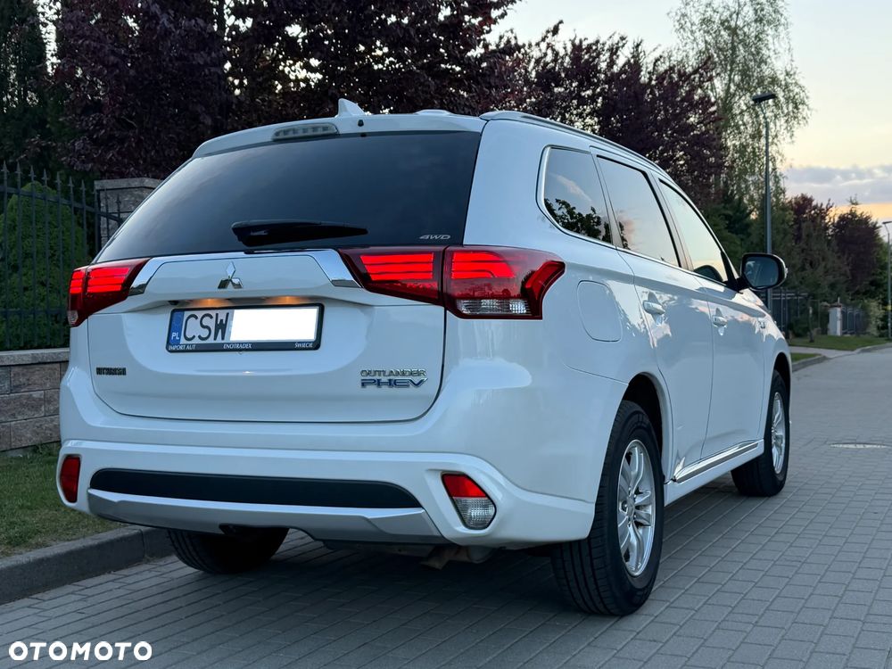 Mitsubishi Outlander 2.0 4WD Plus - 7