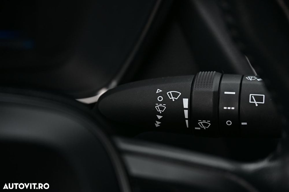 Toyota Corolla 1.8 Hybrid Business Edition - 33