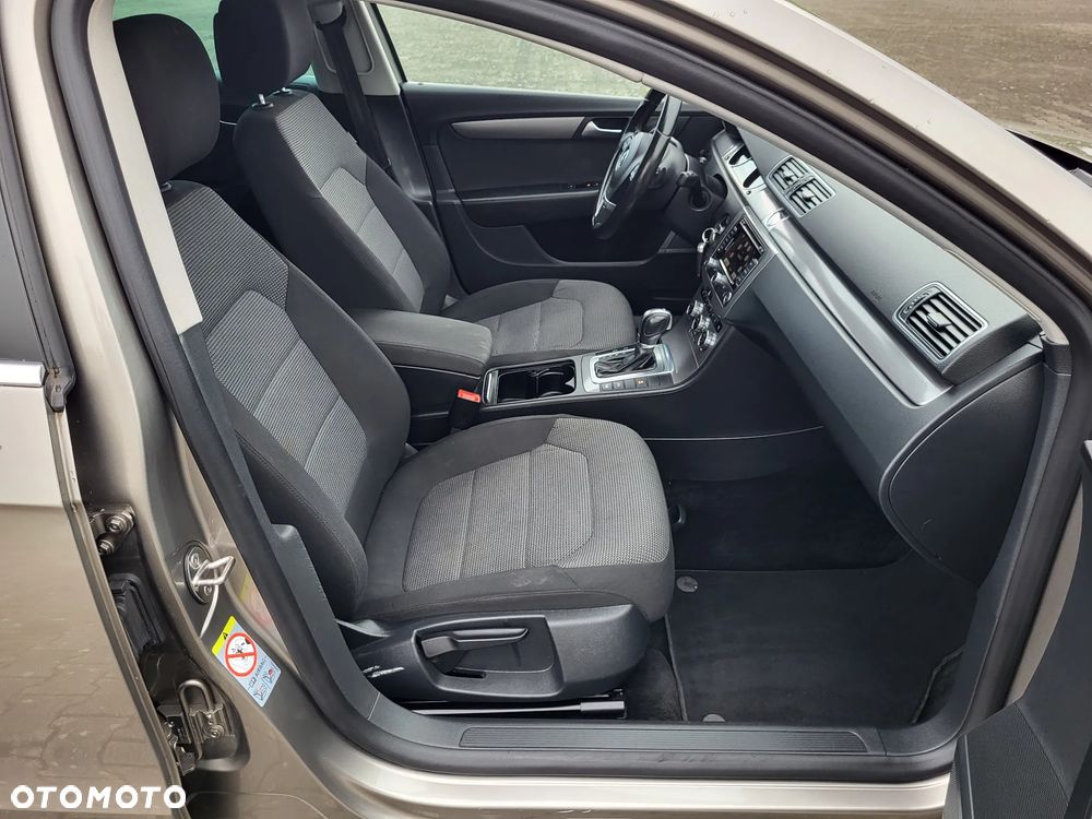 Volkswagen Passat Variant 2.0 Blue TDI DSG SCR Comfortline - 11