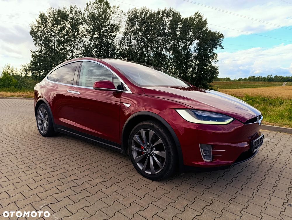Tesla Model X - 19