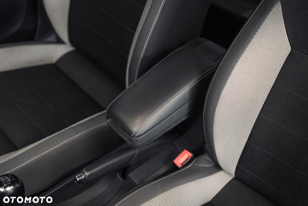 Skoda RAPID 1.0 TSI Ambition - 32