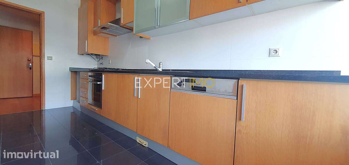 T2 Urbanização Qtª. da Várzea - Lugar Garagem - Elevador - Grande imagem: 5/20