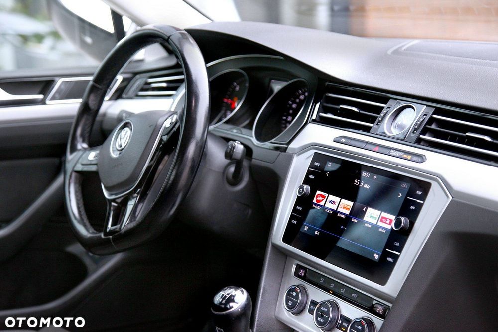 Volkswagen Passat - 12