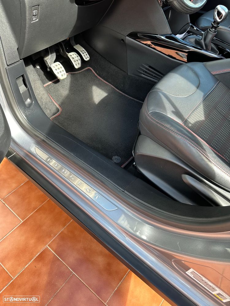 Peugeot 2008 1.6 BlueHDi GT Line - 16