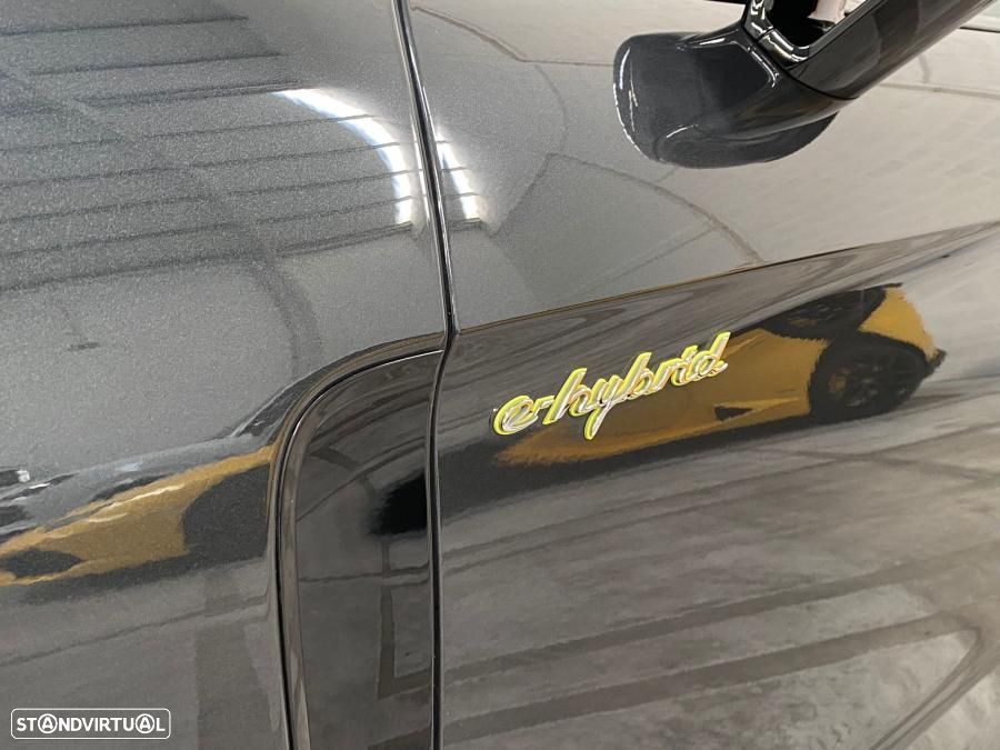 Porsche Panamera 4 E-Hybrid Platinum Edition - 17