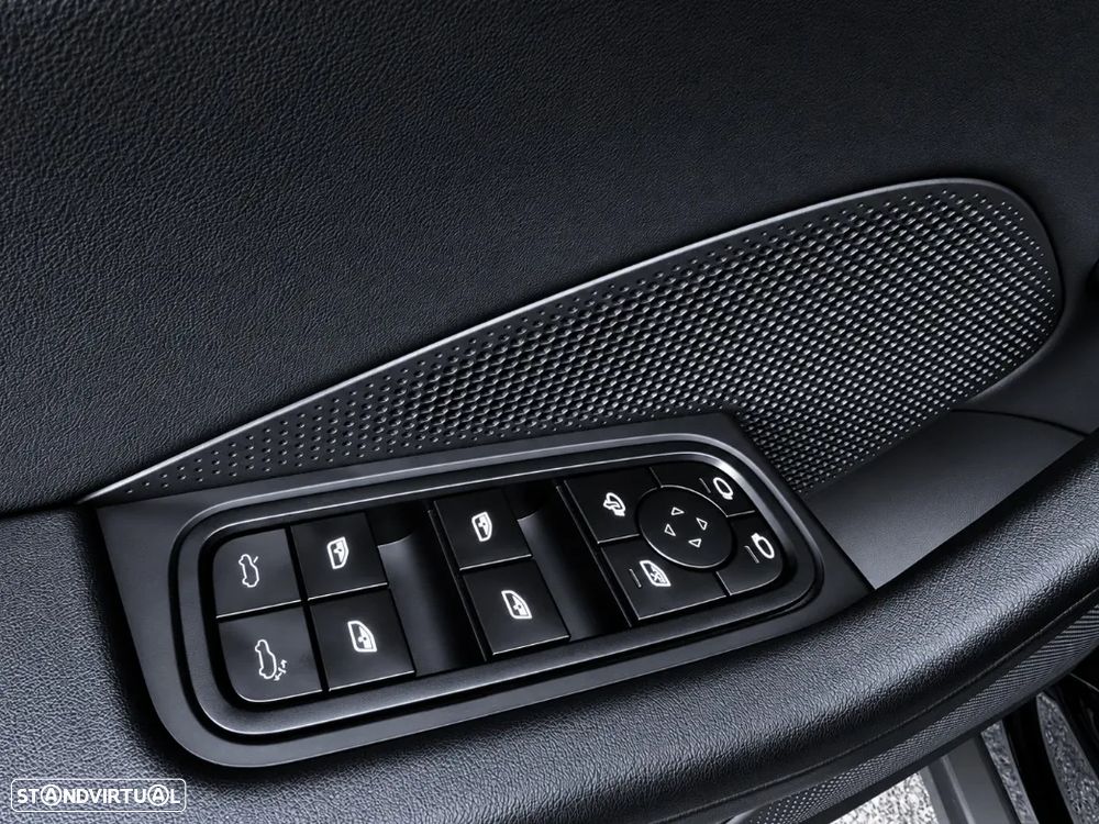 Porsche Macan Electric 4 - 19