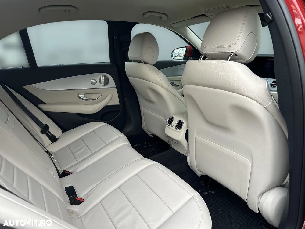Mercedes-Benz E 300 de 4Matic 9G-TRONIC AMG Line - 14