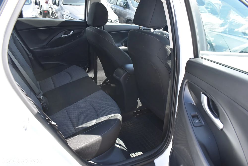 Hyundai i30 1.5 T-GDI 48V Modern - 17