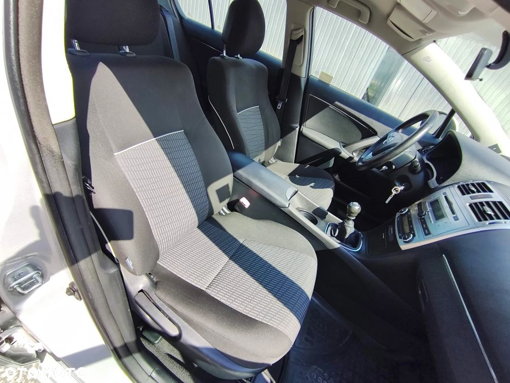 Toyota Avensis 1.8 Active - 15