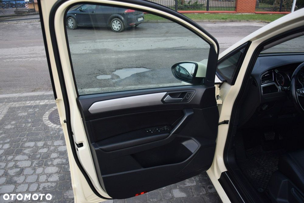 Volkswagen Touran - 14
