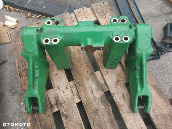 PLECAK PODNOŚNIKA LEWE RAMIĘ L209755 PRAWE L209756 JOHN DEERE 6110R
