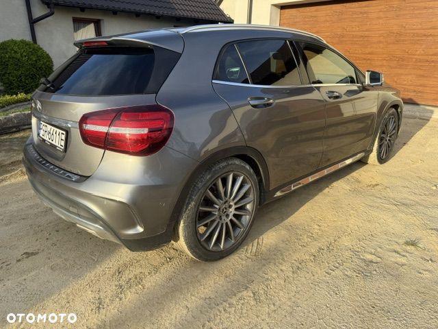 Mercedes-Benz GLA 220 d AMG Line - 11