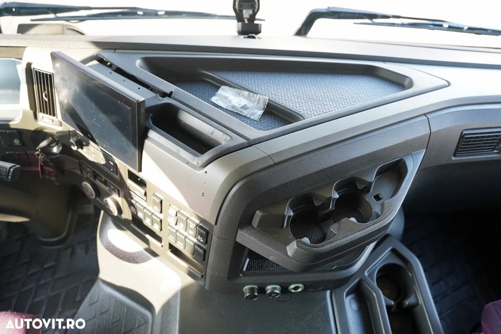 Volvo FM 500 / REFRIGERAT / 6X2 / CHERAU / 8.5 M / CARRIER SUPRA / MULTIMEMBRU / I-SHIFT / DHOLLANDIA LIFT / PUNTE DE DIRECȚIE ȘI RIDICARE / - 35