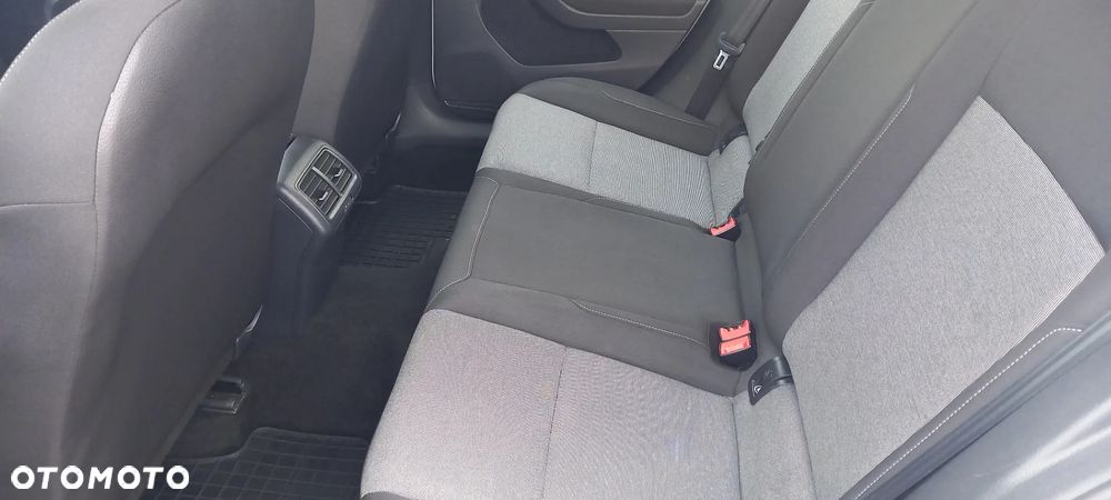 Volkswagen Golf - 11