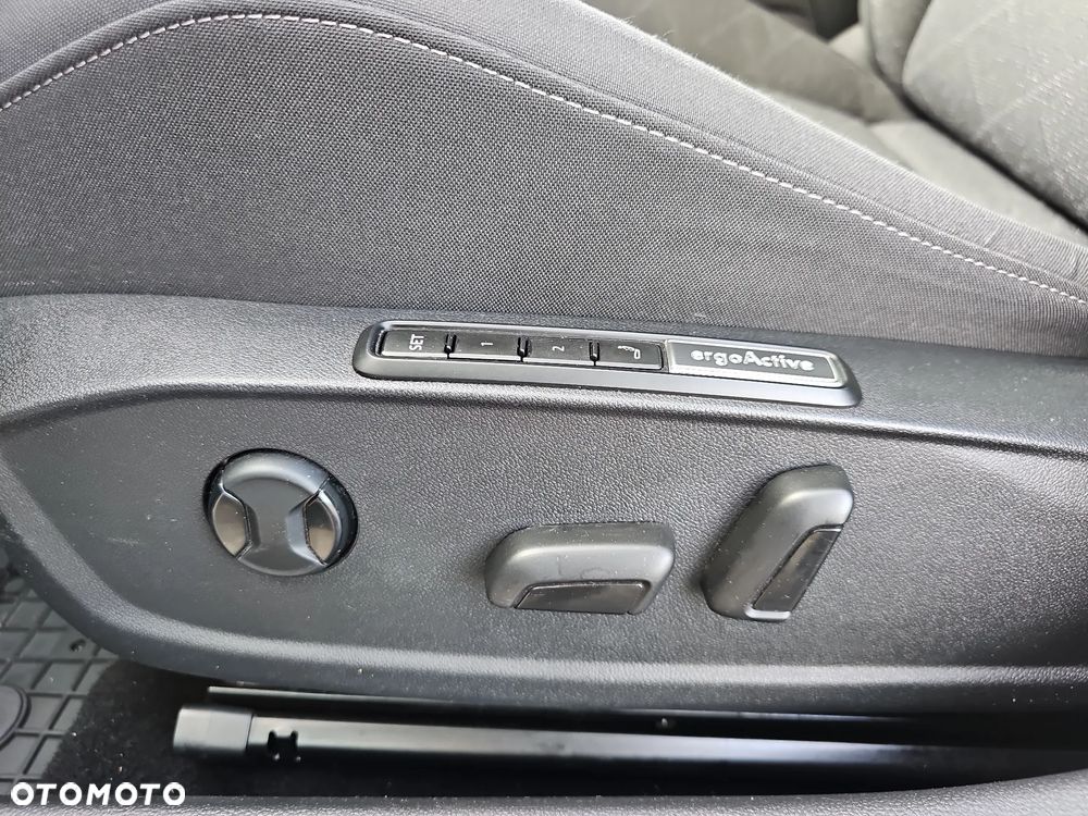 Volkswagen Golf VIII 2.0 TDI Life DSG - 23