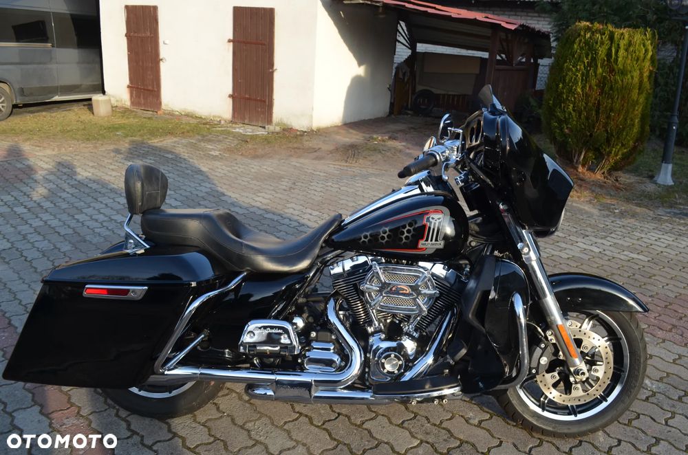 Harley-Davidson Touring Street Glide - 22