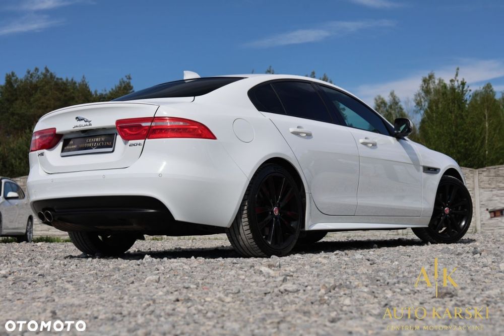 Jaguar XE - 4