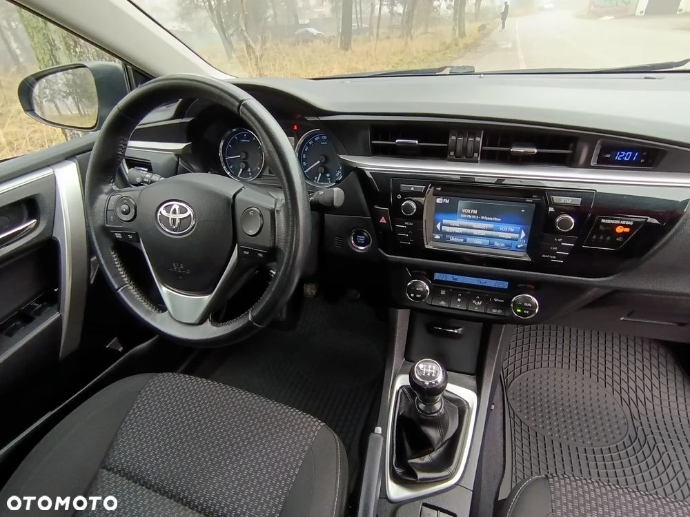 Toyota Corolla 1.6 Premium + - 6