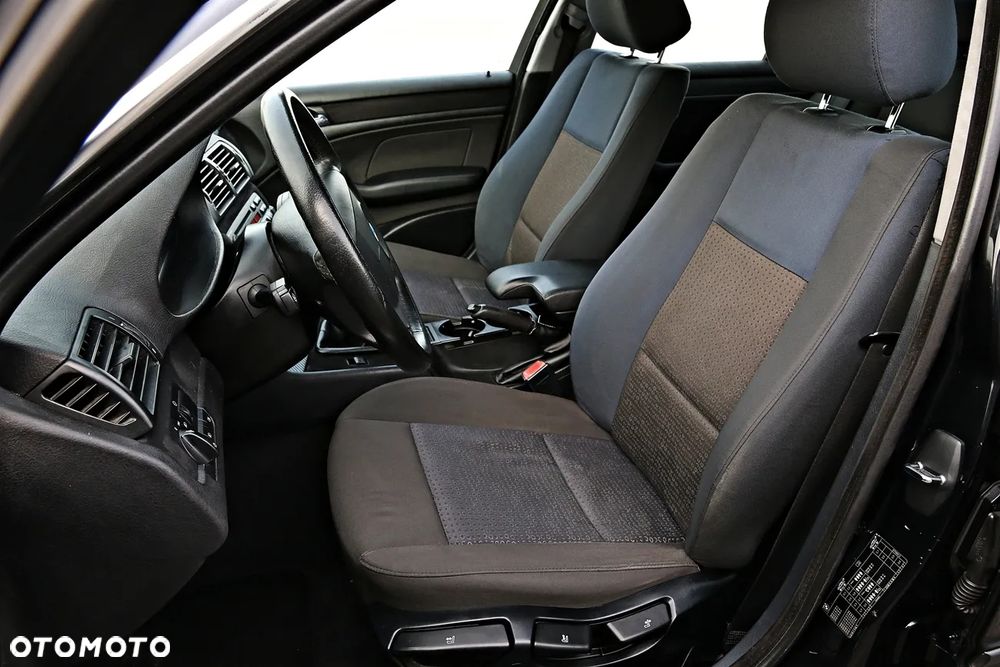 BMW Seria 3 320i - 25