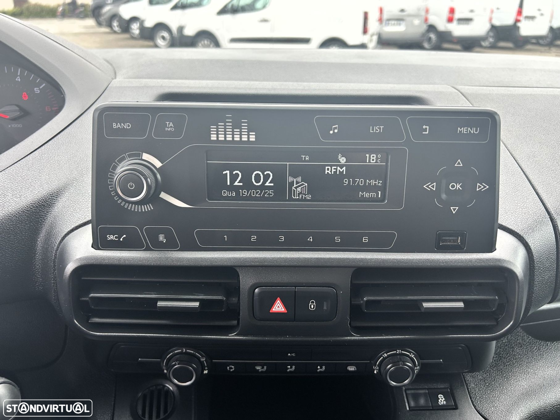 Peugeot Partner 1.5 BlueHDi Asphalt Longa - 19