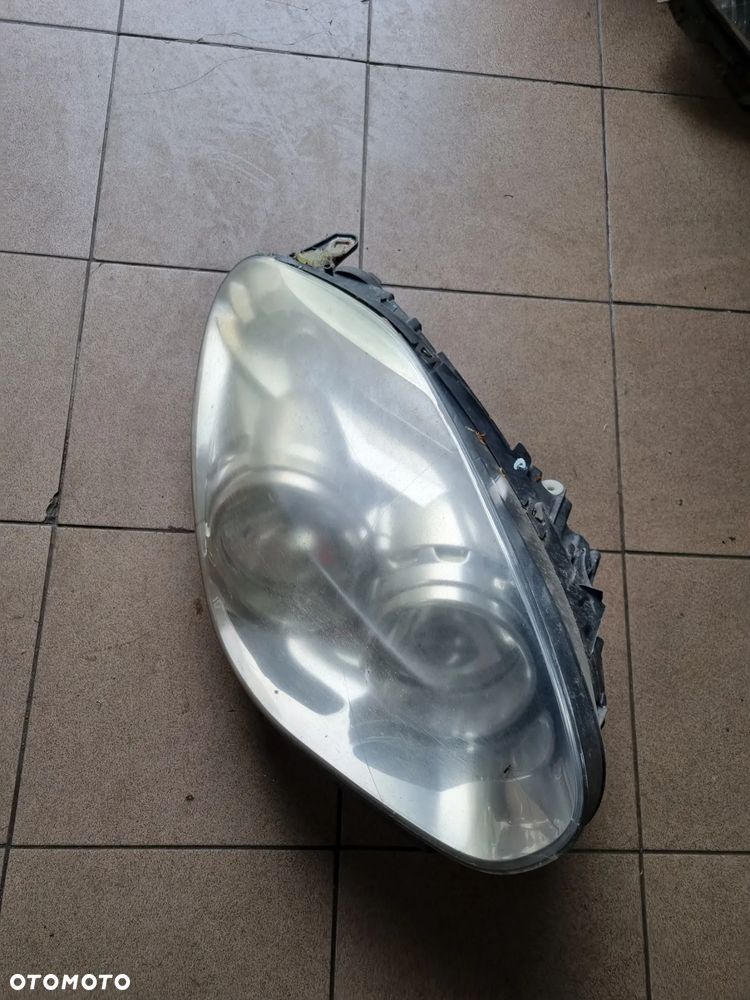 LAMPA PRAWA PRZÓD OPEL COMBO D FIAT DOBLO 3 III 11-19r. - 1