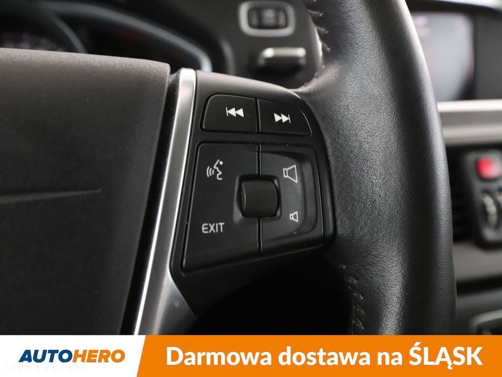Volvo V40 Cross Country - 28