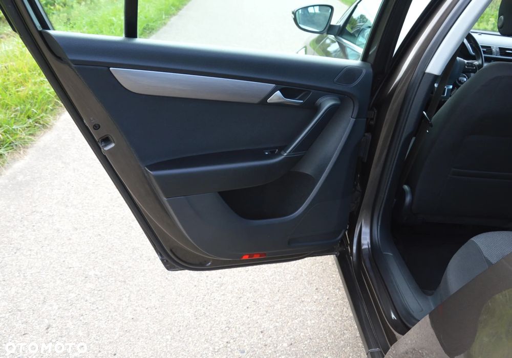 Volkswagen Passat - 35