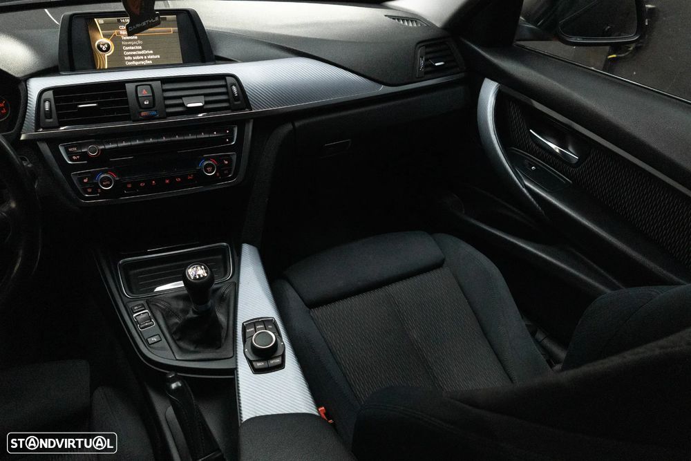 BMW 318 d Sport - 33