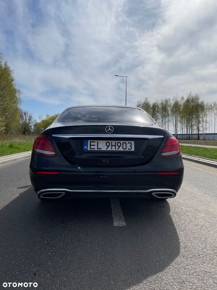 Mercedes-Benz Klasa E 220 d 4-Matic 9G-TRONIC - 16