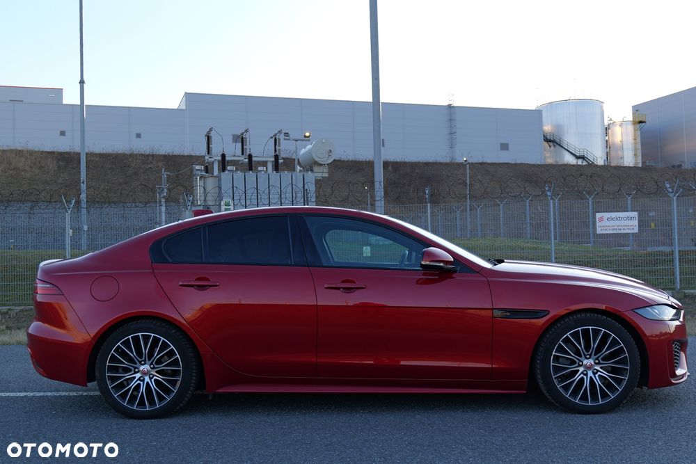 Jaguar XE P250 R-Dynamic Black - 5