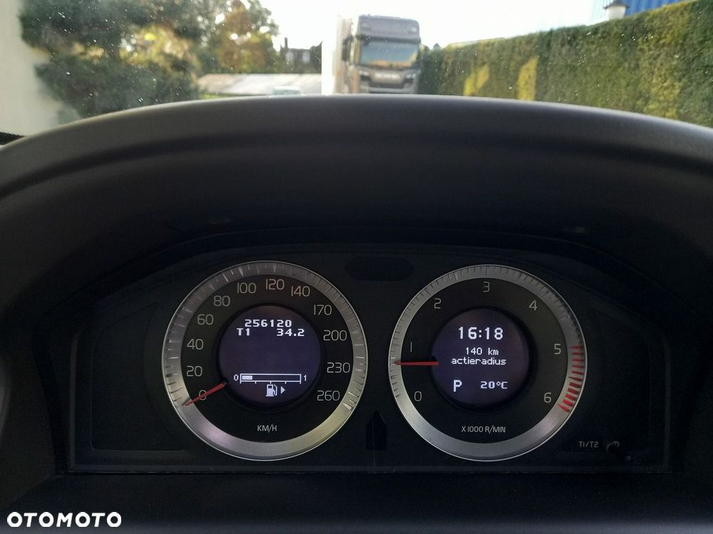 Volvo XC 60 D3 R Design - 35