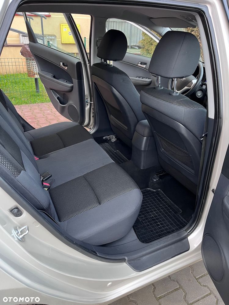 Hyundai i30 1.6 Comfort EU5 - 11