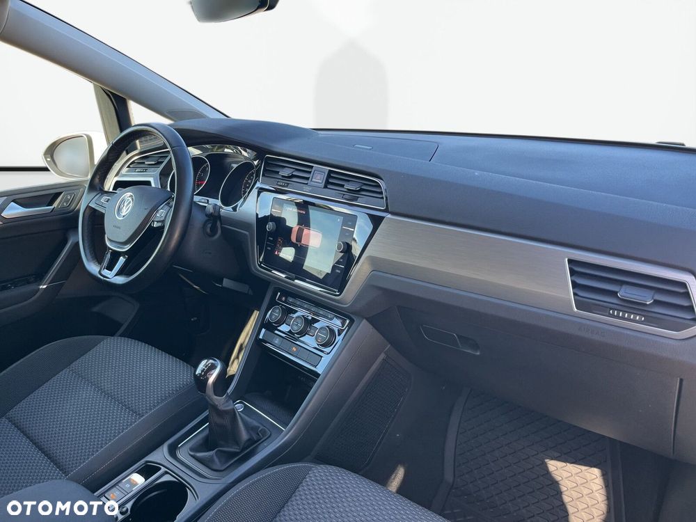 Volkswagen Touran 1.5 TSI EVO Comfortline - 10
