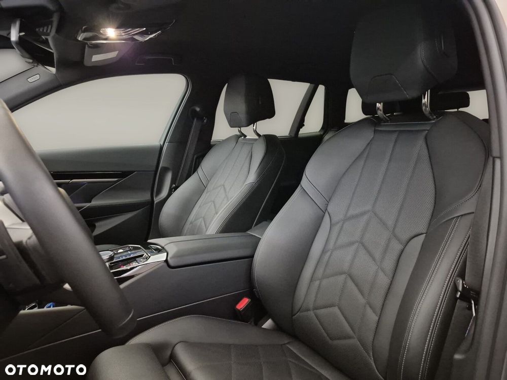 BMW Seria 5 520d xDrive mHEV M Sport - 13