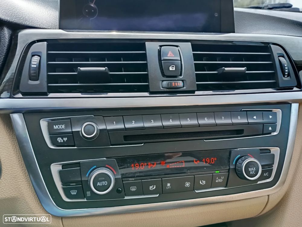 BMW 320 d Line Luxury - 30